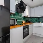 Guestready - Putney Cityscape Convenience