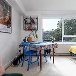 Guestready - Putney Cityscape Convenience